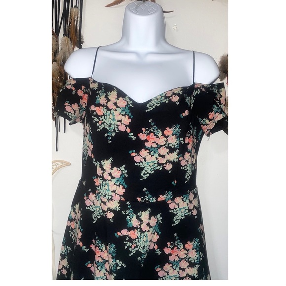 Express Sweetheart Floral Dress - Picture 4 of 4